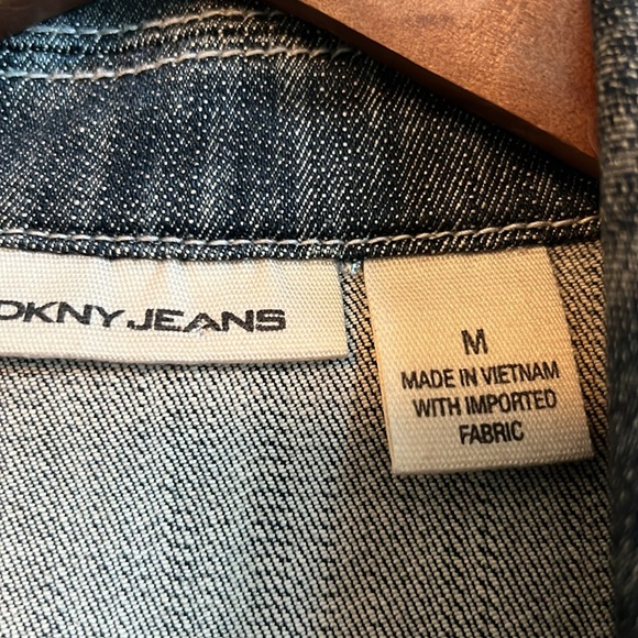 Vintage Y2K DKNY size M Jean Jacket - Picture 2 of 3